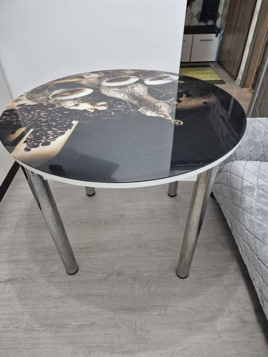 Masă rotundă de bucătărie