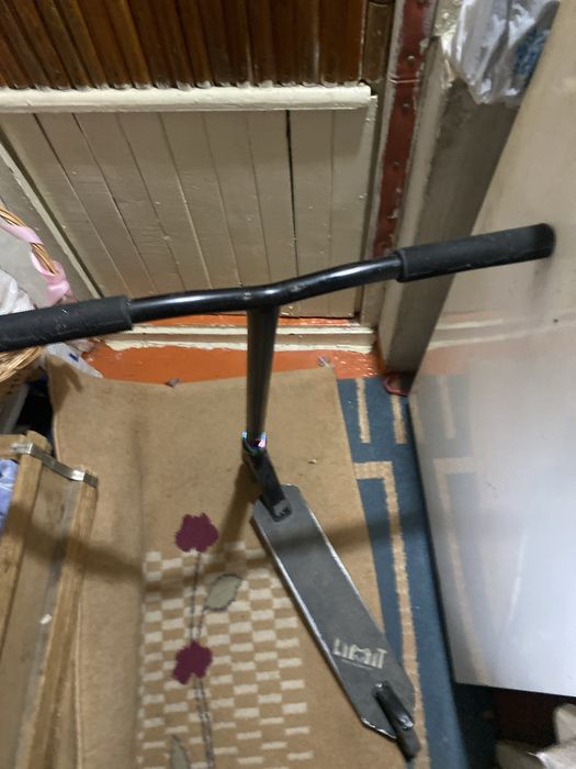 Продаю самокат трюковой гарантии нету