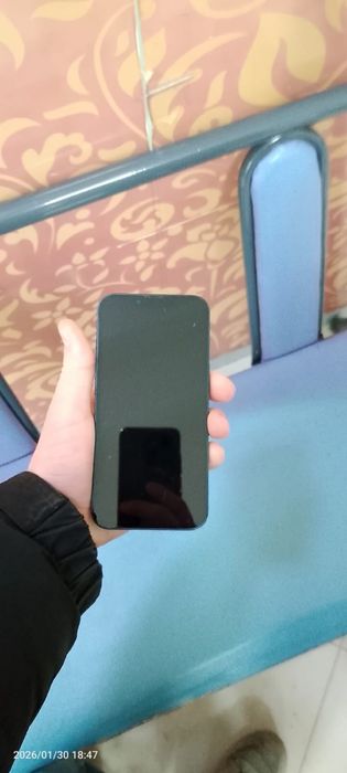 Продам айфон 13