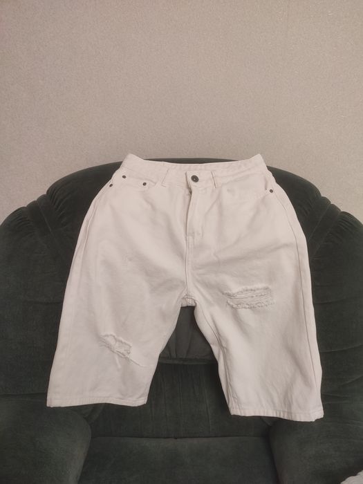 Шорты до колена новые женские белого цвета