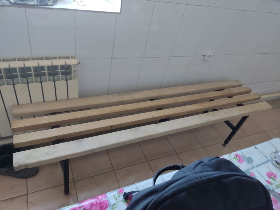 Лавка в хорошем состоянии.