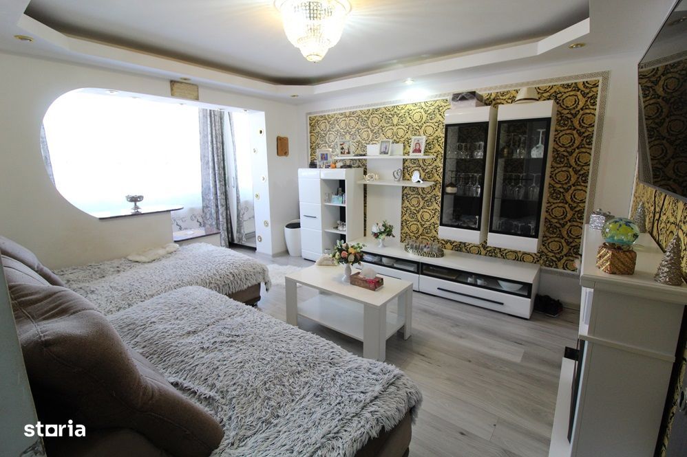Vând apartament 2 camere în Hunedoara, zona Penny-str.Pinilor, et.1