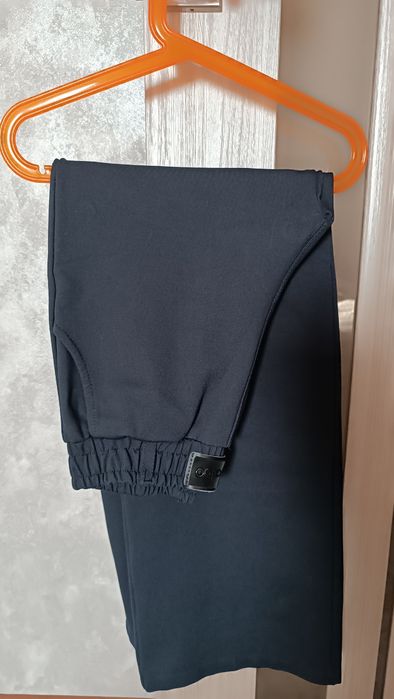Продам школьную одежду