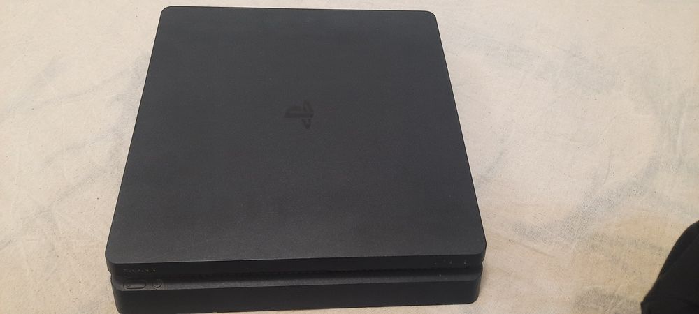 Ps4 slim sotiladi