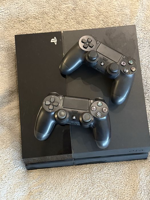 Продавам PlayStation 4