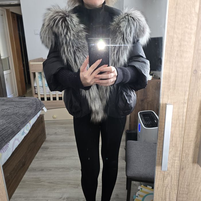 Черно яке с естествен косъм от сребърна лисица