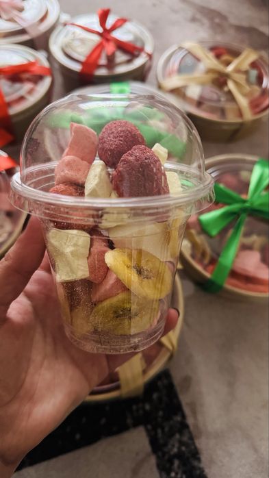 Сублимированный мороженные и фрукты