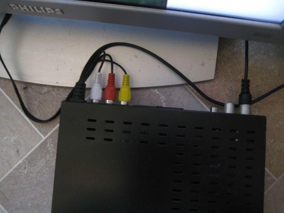 Продавам цифров декодер STRONG STR 8115