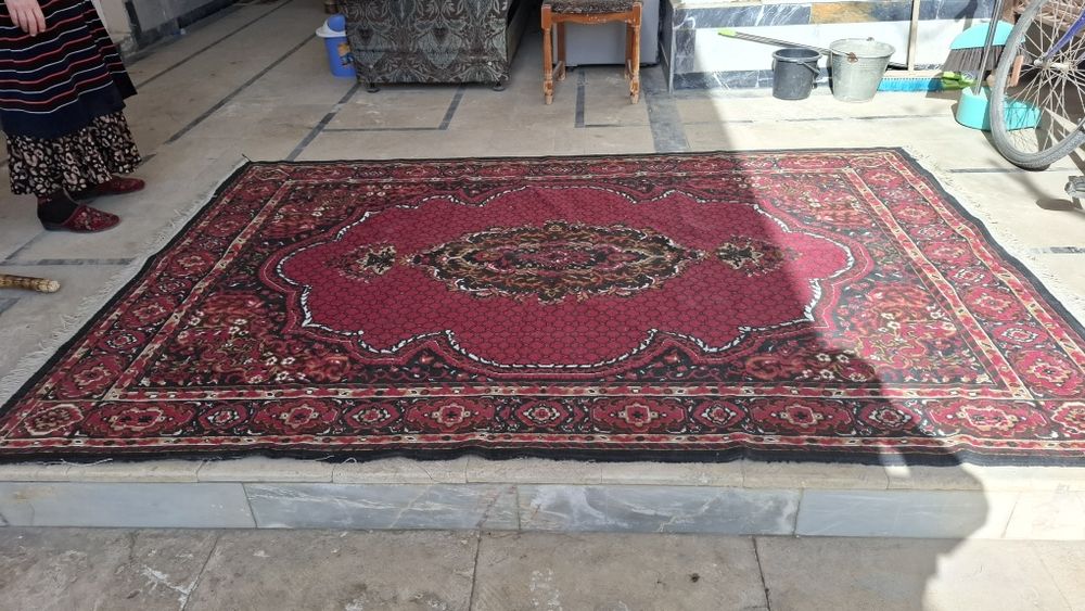 Срочно продаётся ковры разные