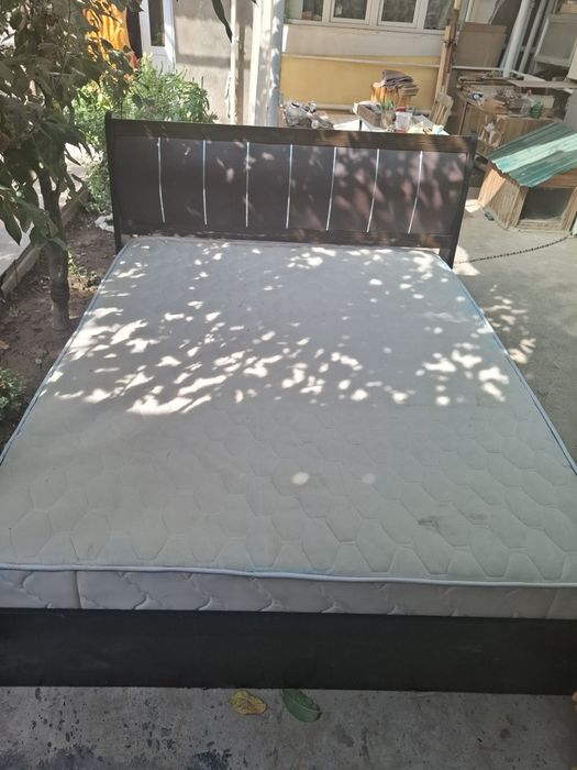 Двуспальная кровать