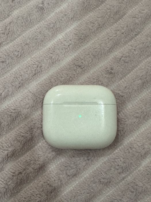 airpods наушник и кейс