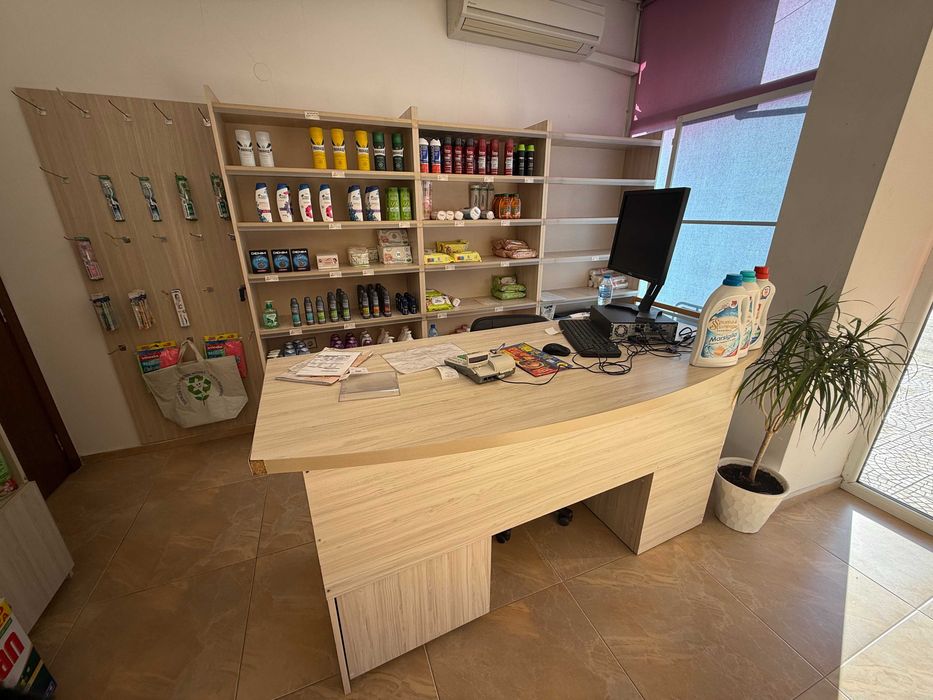 Силажи/Рафтове и бюро за магазин или склад