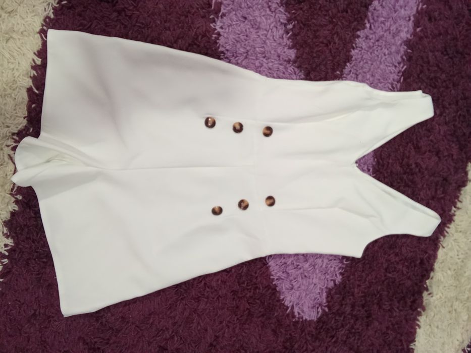 Salopeta damă nouă elegantă.