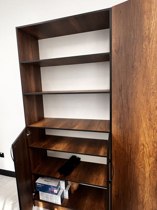 Срочно продам шкафы