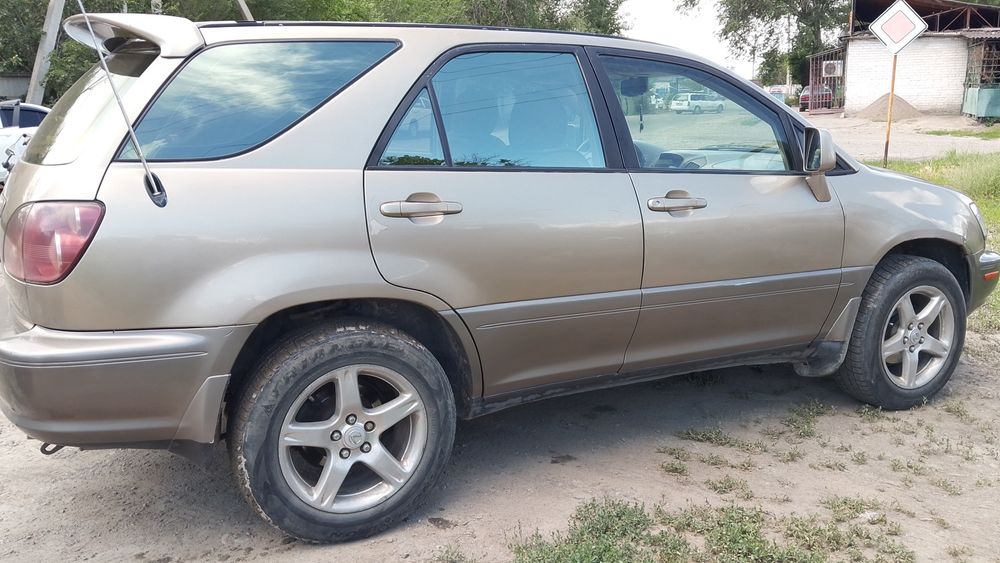 Продам автомобиль Лексус RX 300