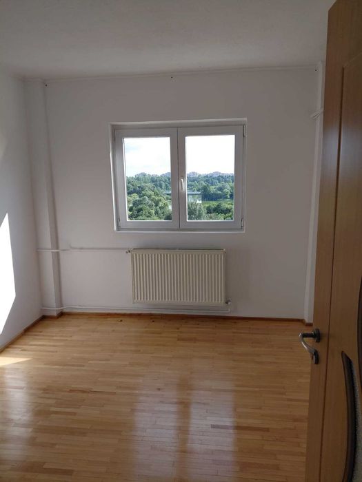 vand apartament 3 camere bd Tineretului sector 4