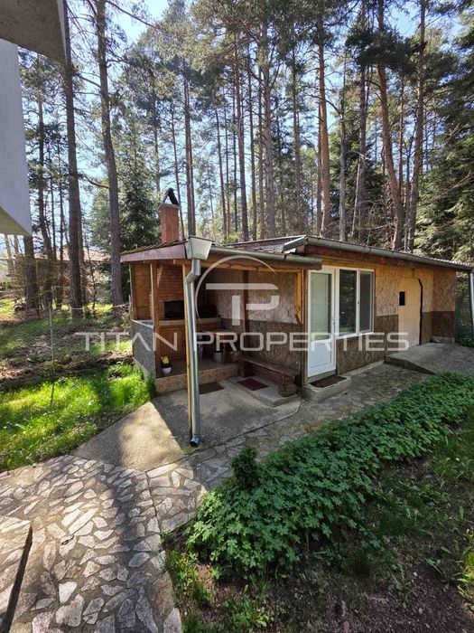 Двуетажна обзаведена къща с два гаража в Цигов чарк