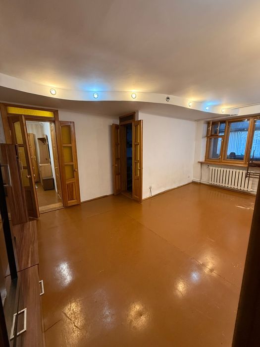 Продам 3 комн КВ в районе ЦУМа.