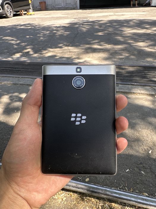 BlackBerry Passport Silver Edition продаётся