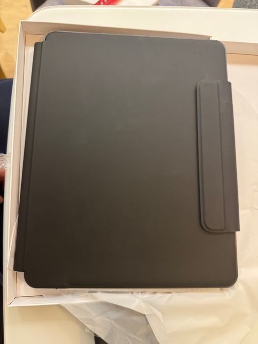 Wireless keyboard case IPad