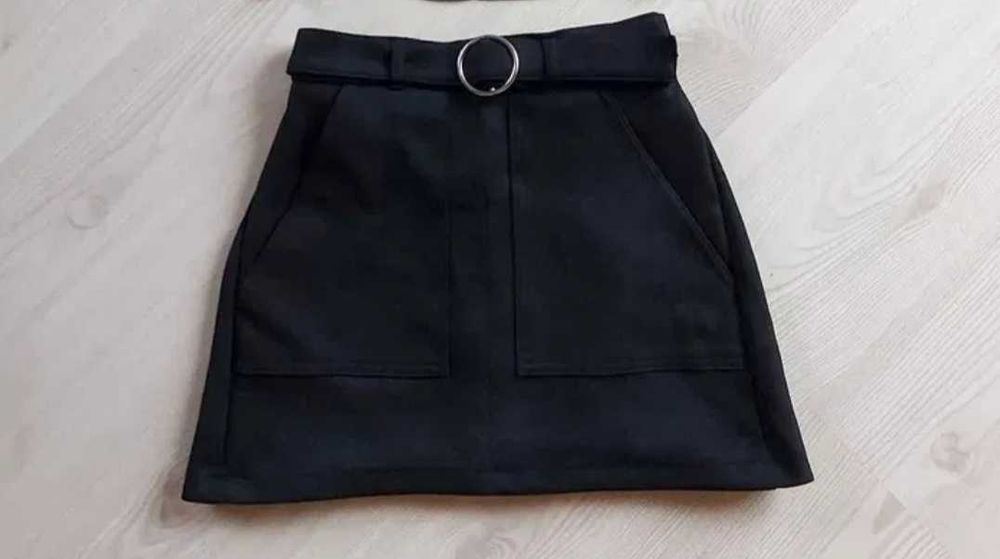 Черна пола с колан на талията