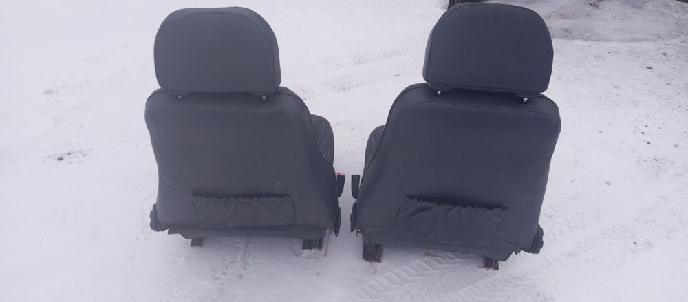 Продам передние кресла на ваз 2109