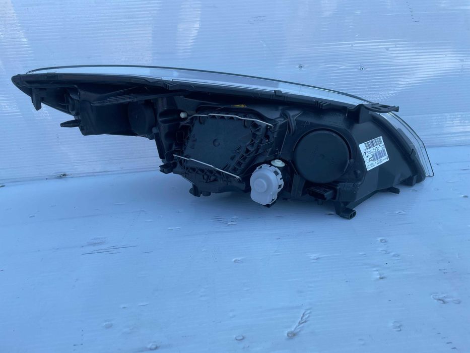 Far stanga xenon Renault Megane 3 2009-2013 nou original Renault