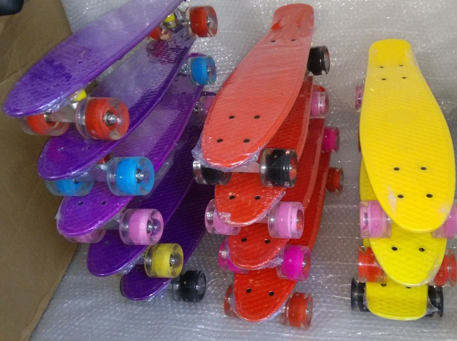 Пениборд скейтборд СВЕТЕЩИ всички цветове в комбинация Penny Board