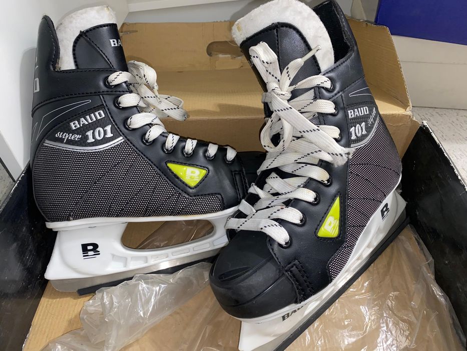 Хоккейные коньки 39р