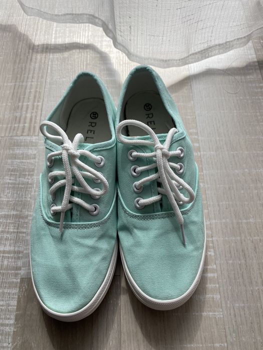 Tenisi diverse culori marimea 36