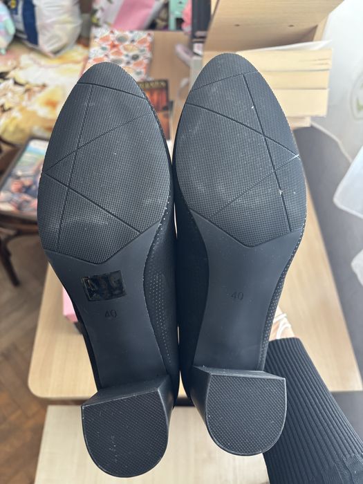 Обувки на висок ток