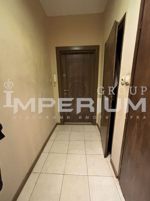 Продава * Апартамент * Три отделни стаи*