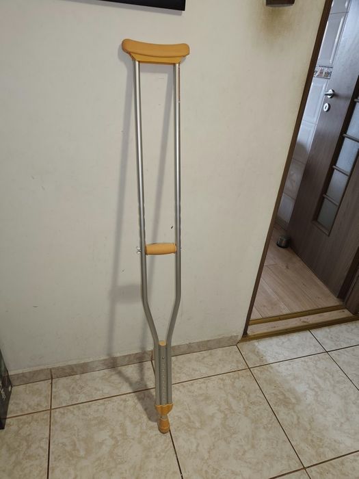 Premergător , cârja subaxilara  noi