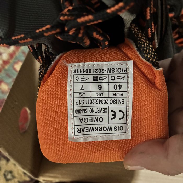 Продам спец ботинки