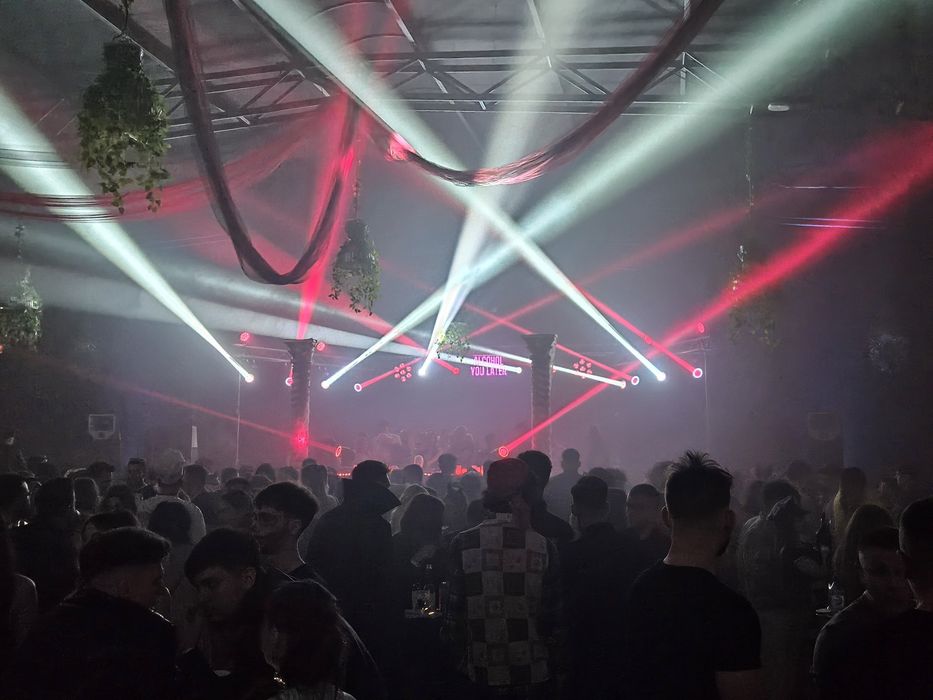 Inchiriez boxe scena lumini schela playere