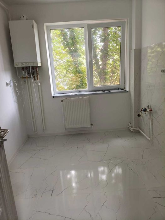 Vand Apartament 3 camere, Semidecomandat, Zona Stadion