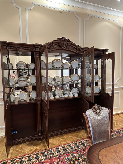 Продам мебель для гостиной. Стенка, комод, стол и стулья