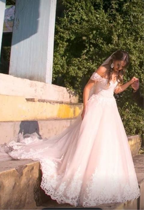 Сватбена рокля с дантела