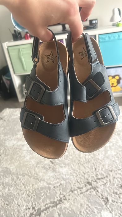 Продам сандалии на мальчика