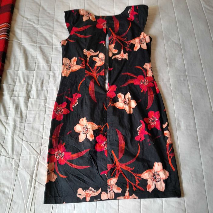 Къса шарена рокля