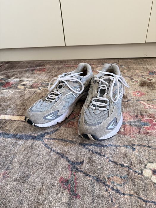 Серые кроссовки New Balance 725
