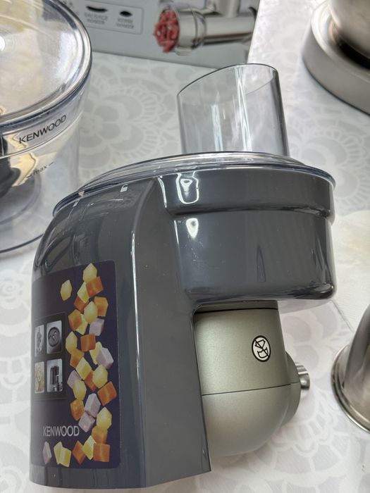 Миксер, кухонный комбаин