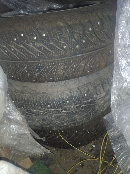 Продам баллоны с дисками на Волгу