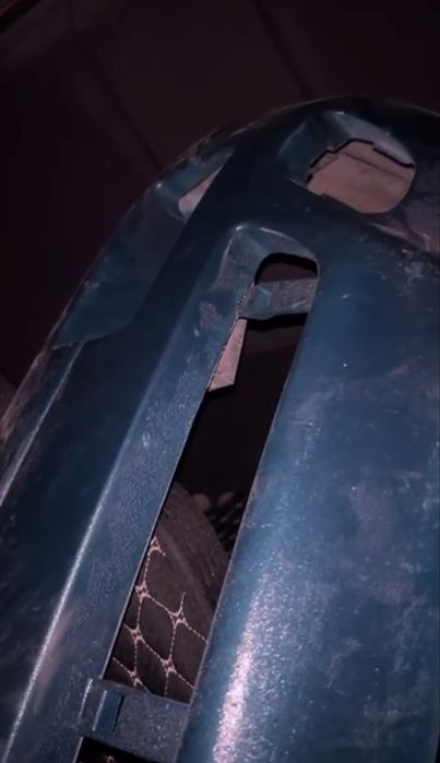 оригинальный передний бампер, зеленый