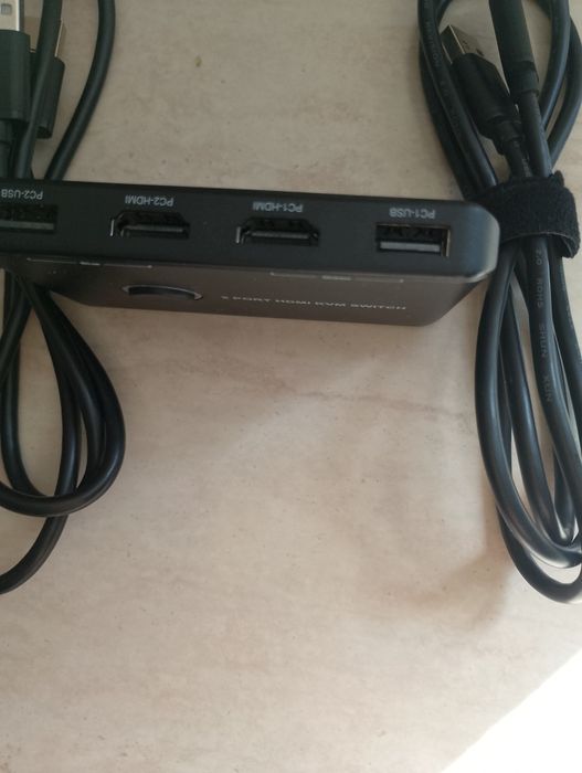 Vând HDMI KVM  switch