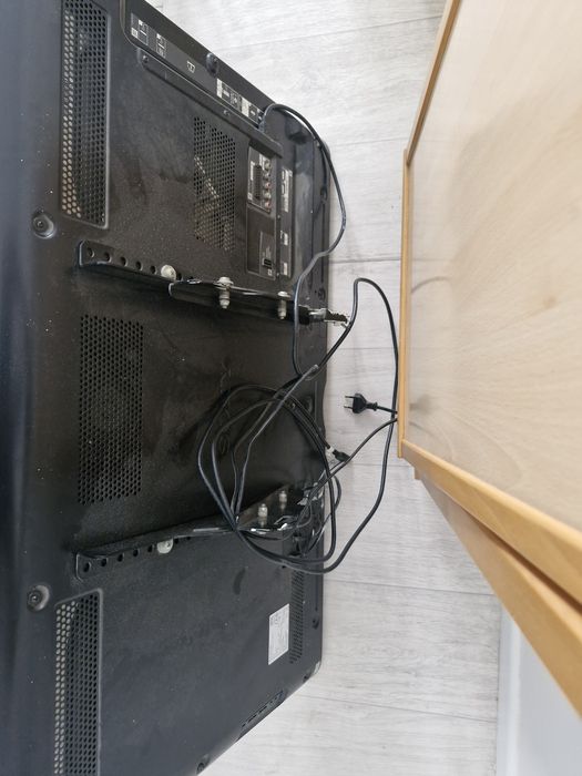 Телевизор Sony с кронштейном