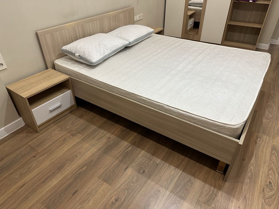 Двуспальная кровать