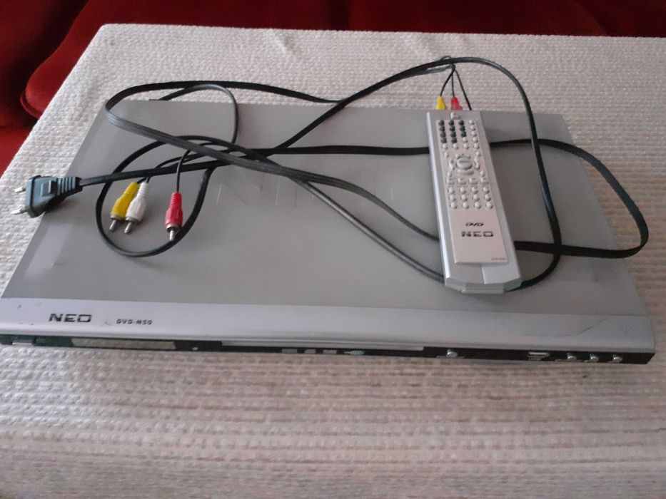 Видео плейър НЕО DVD 50 и 20 диска с филми
