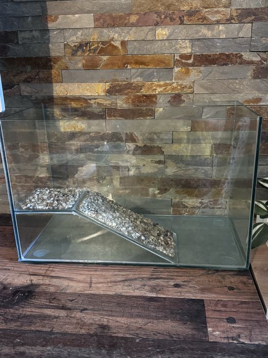 Acvariu  ca nou pentru pesti sau broscute