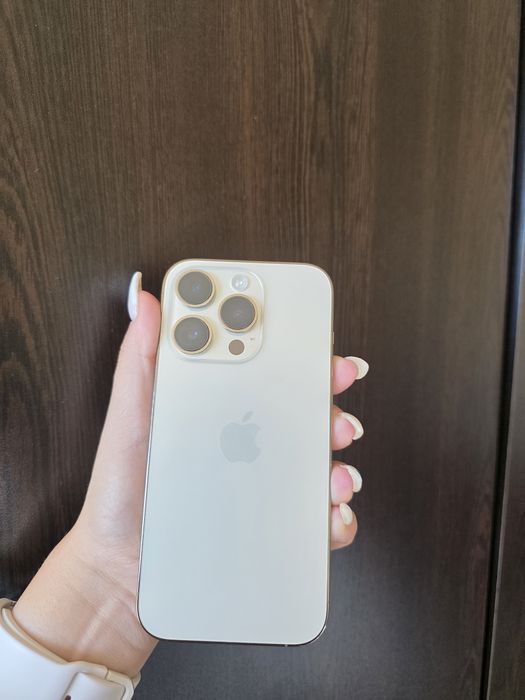 iPhone 14 Pro 256GB Gold – Отлично състояние + бонус слушалки